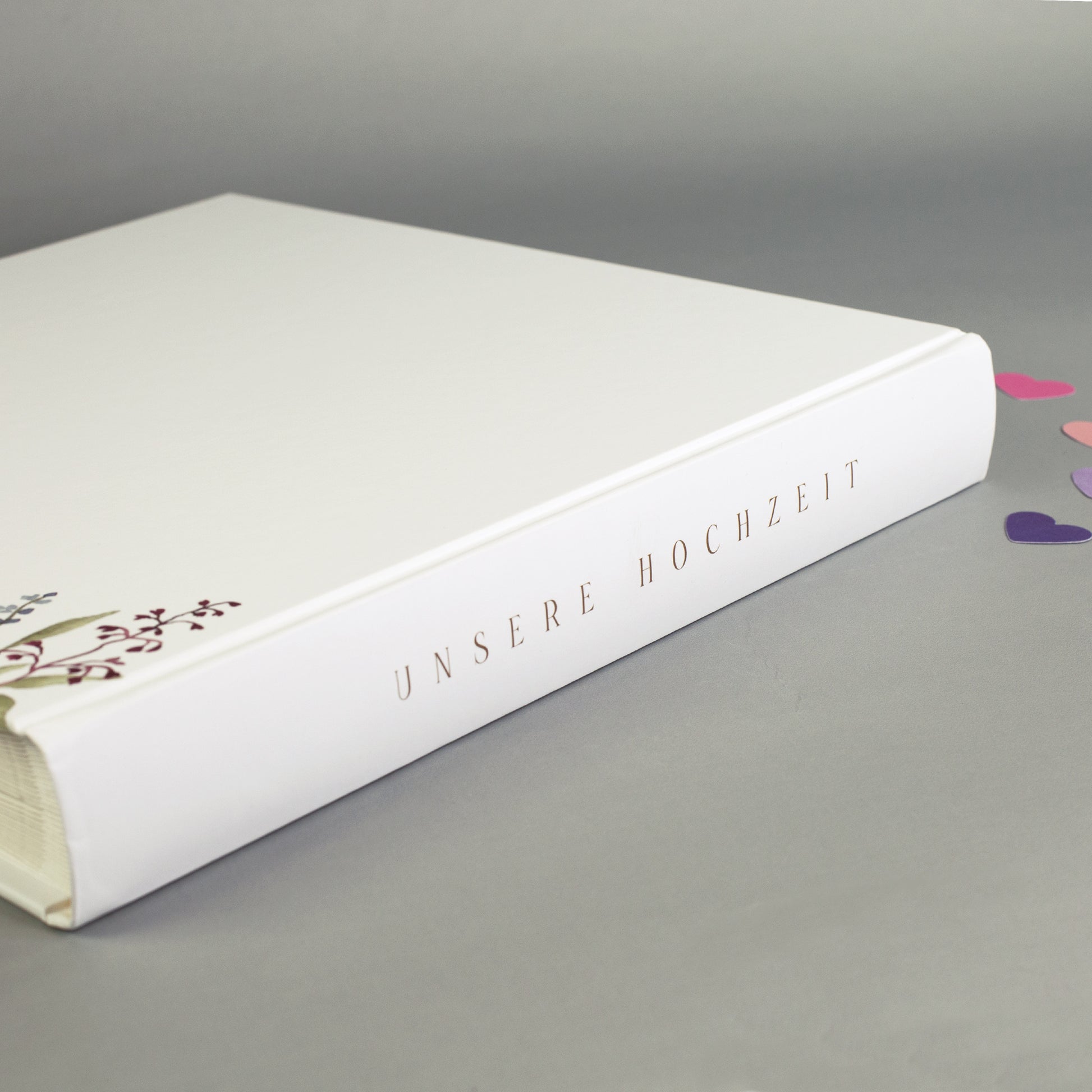 Buchrücken des Fotoalbums Hochzeit mit edler Goldprägung und Hardcover-Einband