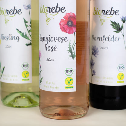 Detailansicht der Biorebe Etiketten von Riesling, Sangiovese Rosé und Dornfelder