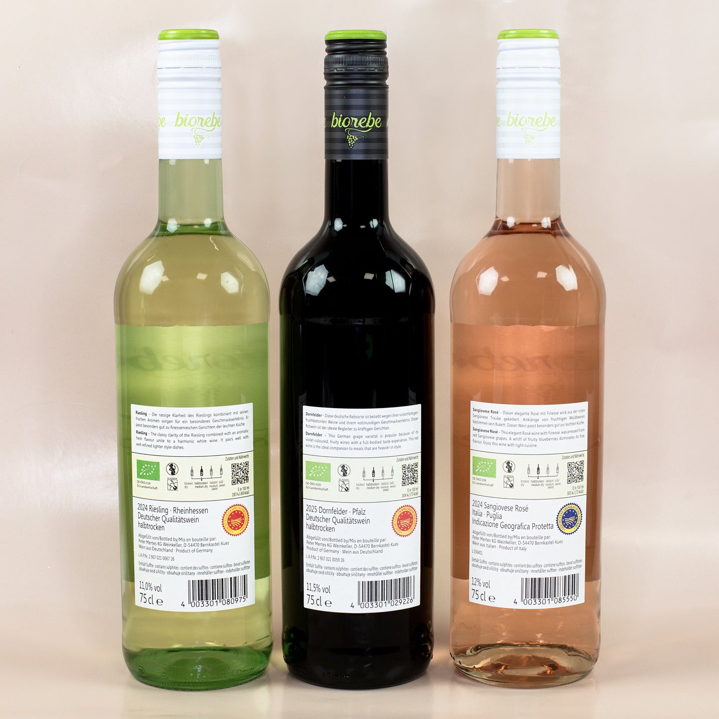 Rückseiten der Biorebe Weinflaschen mit Produktinformationen zu Riesling, Dornfelder und Sangiovese Rosé
