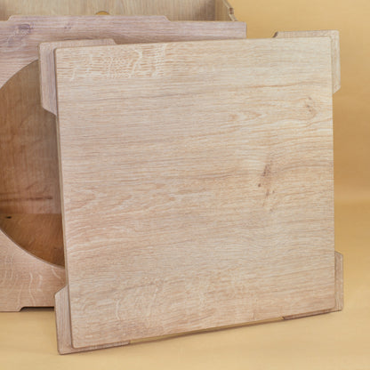 Detailaufnahme des herausnehmbaren Bodens oder Deckels in Eiche-Optik