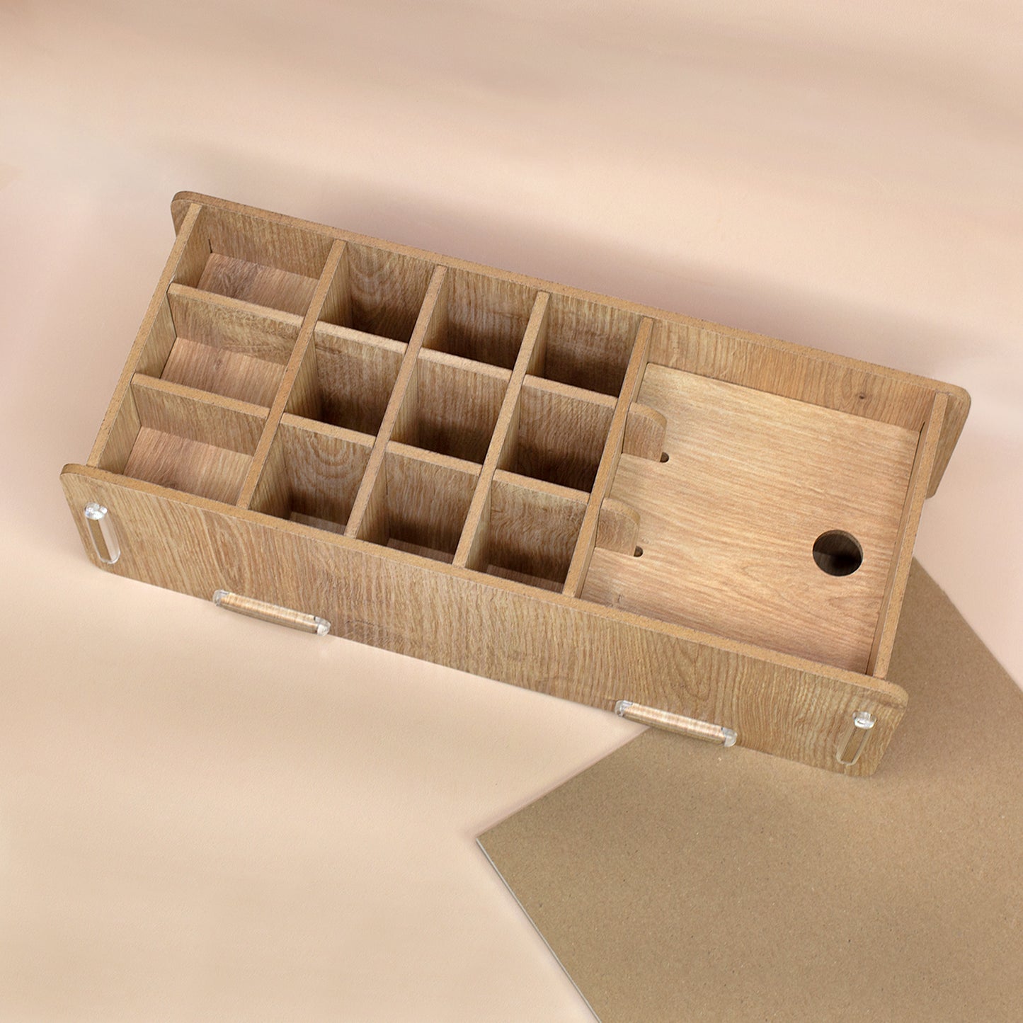 Stiftebox von oben mit 16 Fächern für Stifte, Schere und Schreibtischzubehör