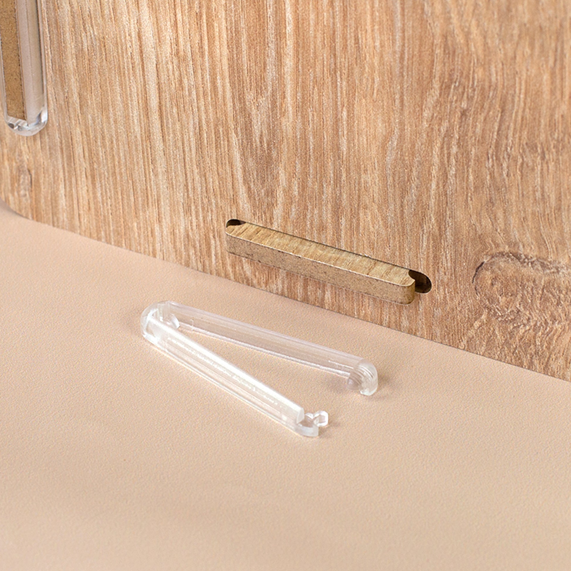 Detailbild der Stiftebox mit offener clipfritz®-Klammer