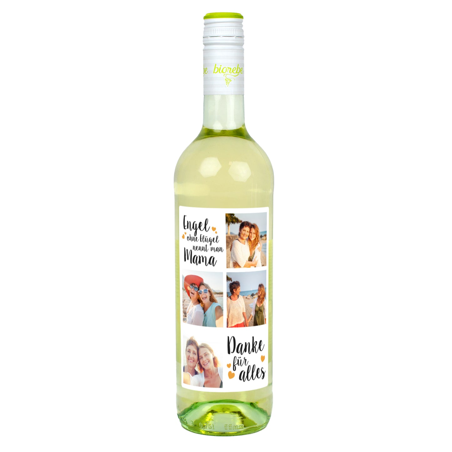 Flasche Weißwein mit Mama-Motiv „Engel ohne Flügel nennt man Mama – Danke für alles“ und vier Fotos, auf weißem Hintergrund.