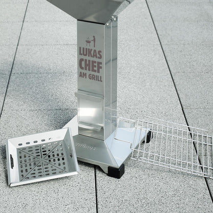 Thüros Säulengrill Holzkohlegrill aus Edelstahl mit persönlicher Gravur "Chef am Grill" und dem Namen