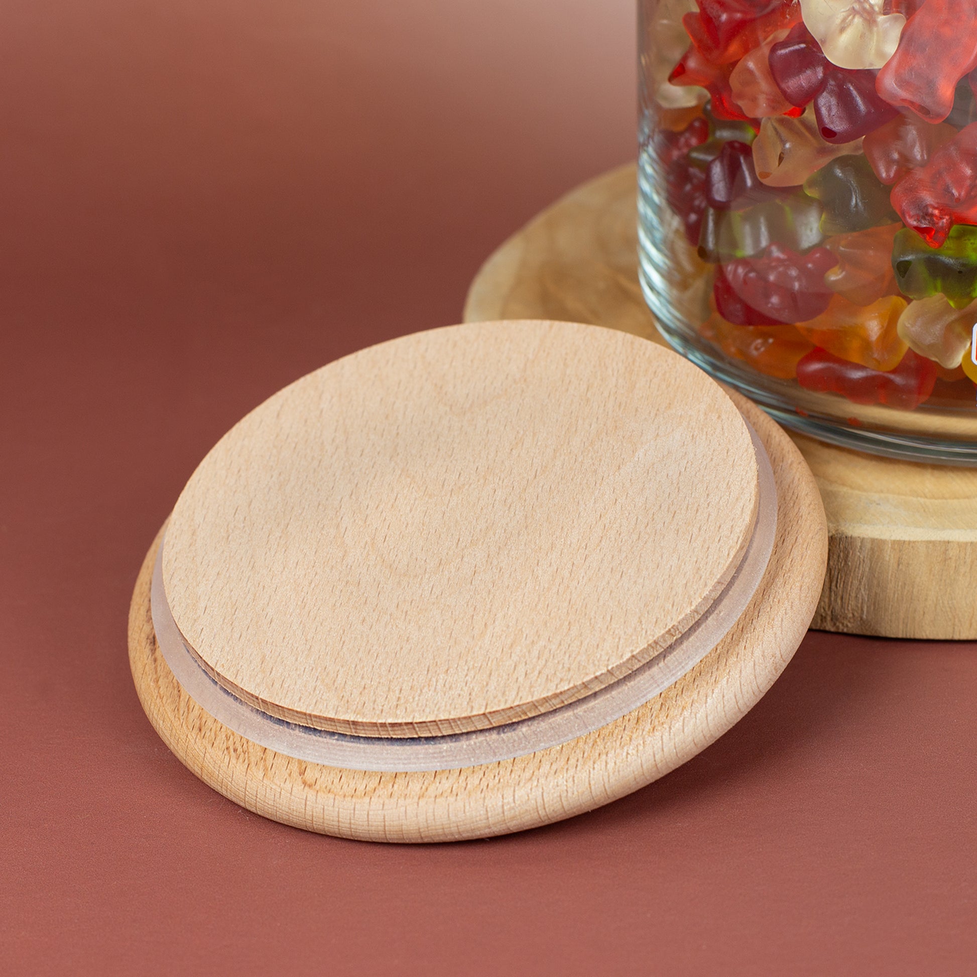 Detailaufnahme des Holzdeckels mit Silikondichtung für das HARIBO Vorratsglas von Ritzenhoff & Breker.