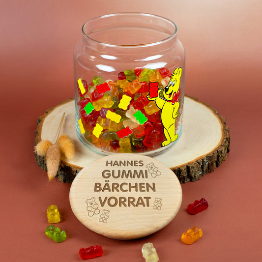 Gefülltes HARIBO Vorratsglas mit personalisierter Deckelgravur „Gummibärchen Vorrat“.