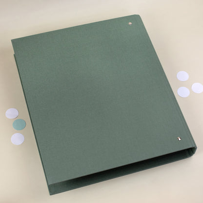 Rückseite der grünen Zeugnismappe aus Leinen
