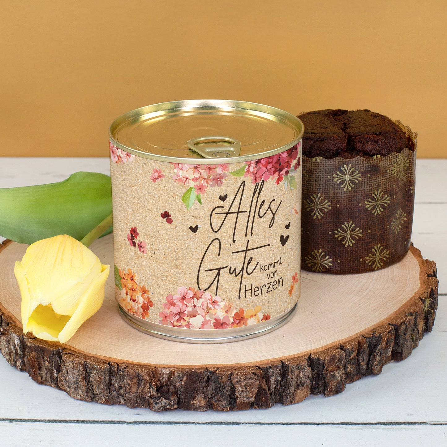 Dosenbrownie zum Geburtstag mit floralem Alles Gute Motiv, gelber Tulpe und Schokoladen Brownie