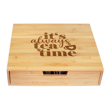 Teebox aus Bambus mit It's always tea time Motiv und großer Schublade auf weißem Hintergrund