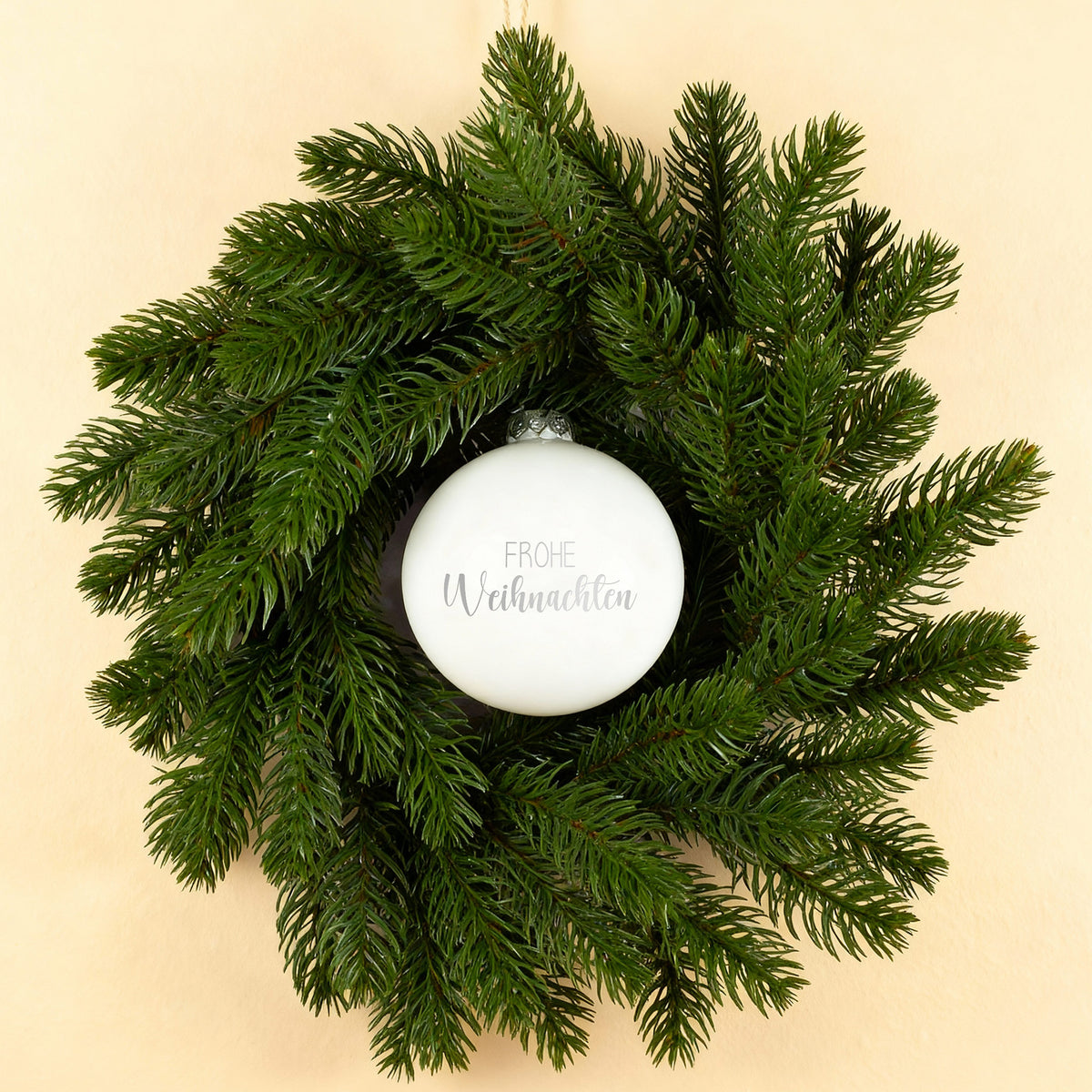 Türkranz & Wandschmuck mit gravierter Kugel 'Frohe Weihnachten' – geschenke- online.de