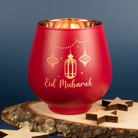 Rotes Windlicht zu Ramadan mit goldener Eid Mubarak Gravur