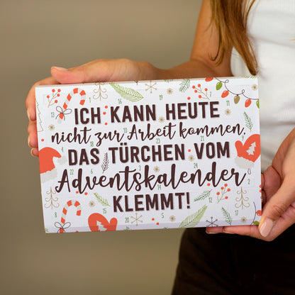 Toffifee Adventskalender mit lustigem Spruch in der Hand gehalten