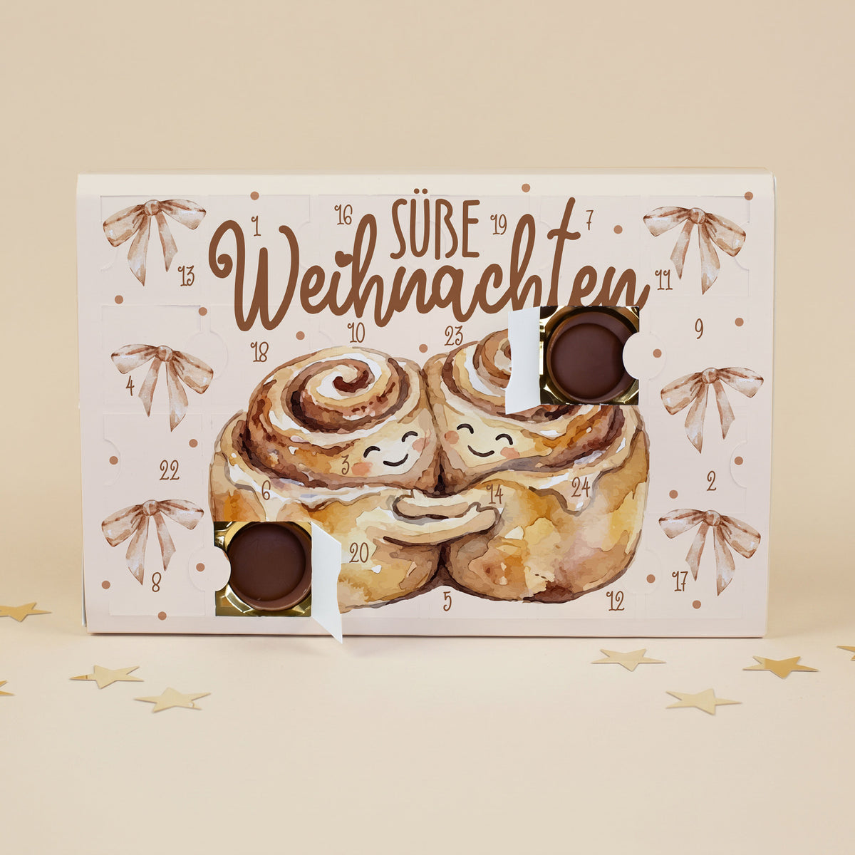 Gefüllter Toffifee Adventskalender mit geöffneten Türchen und Zimtschnecken Weihnachtsmotiv