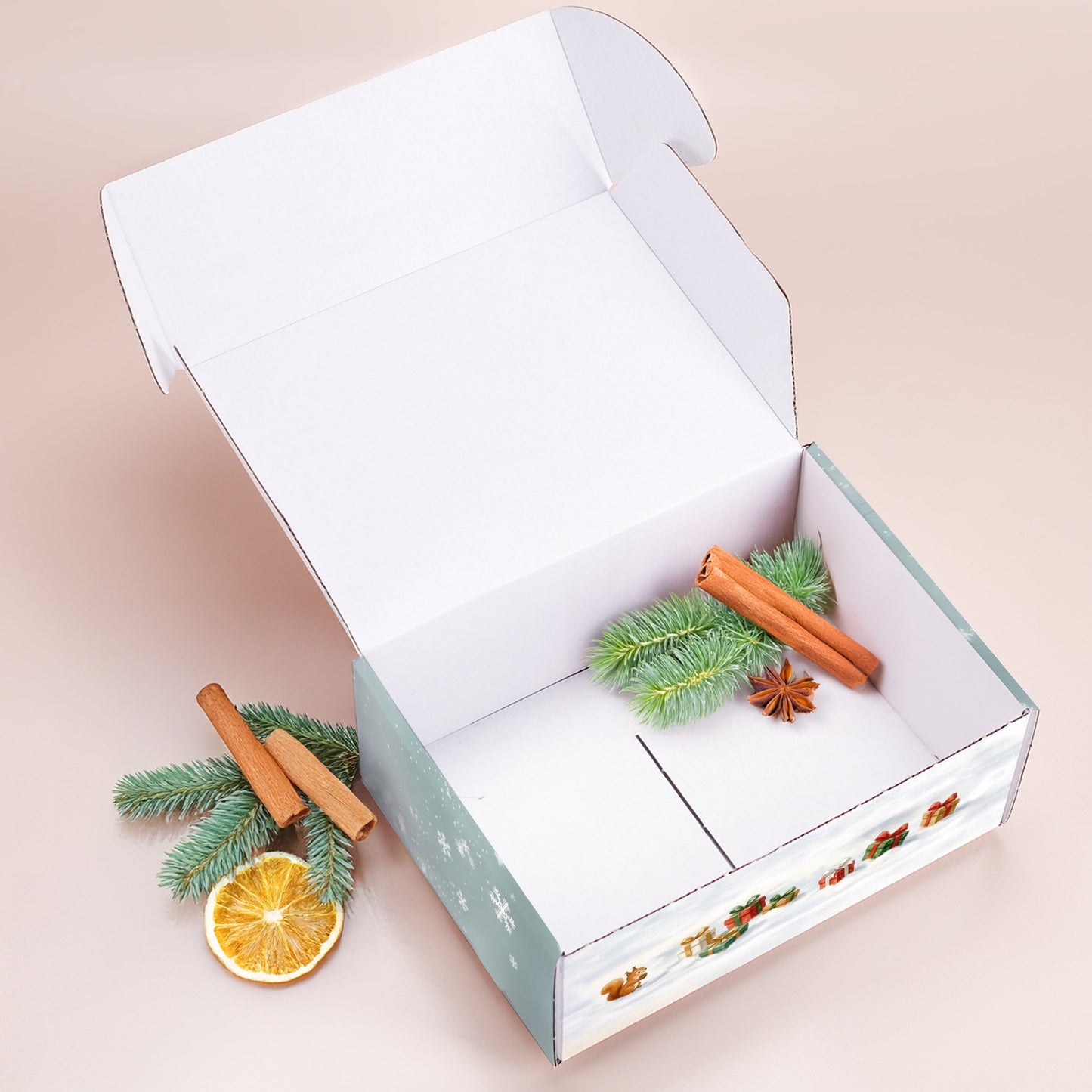 Innenansicht der Weihnachts-Geschenkbox – offene Box aus stabiler Kartonage