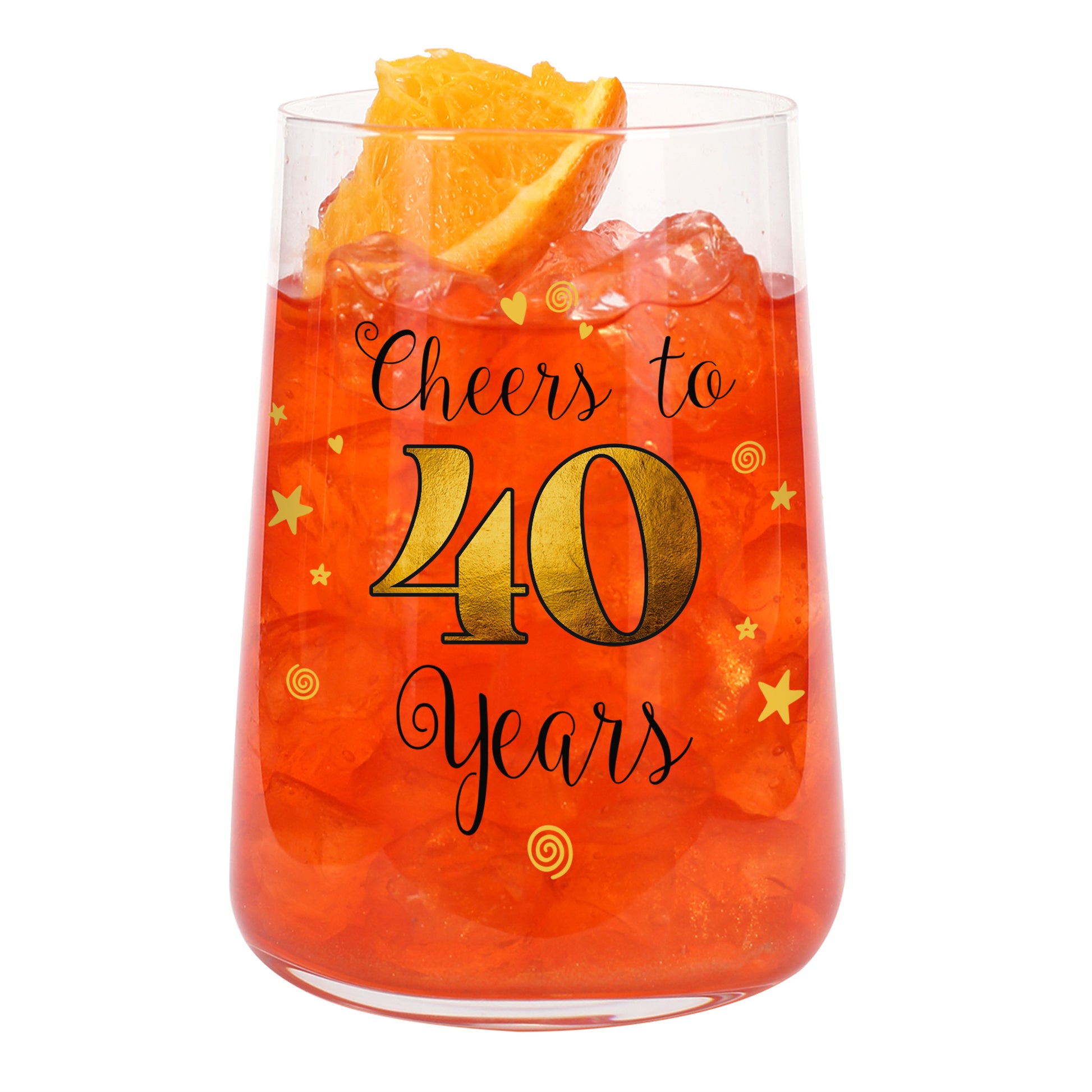 Geburtstagsglas mit goldener 40, orangefarbenem Cocktail und Orangengarnitur auf weißem Hintergrund