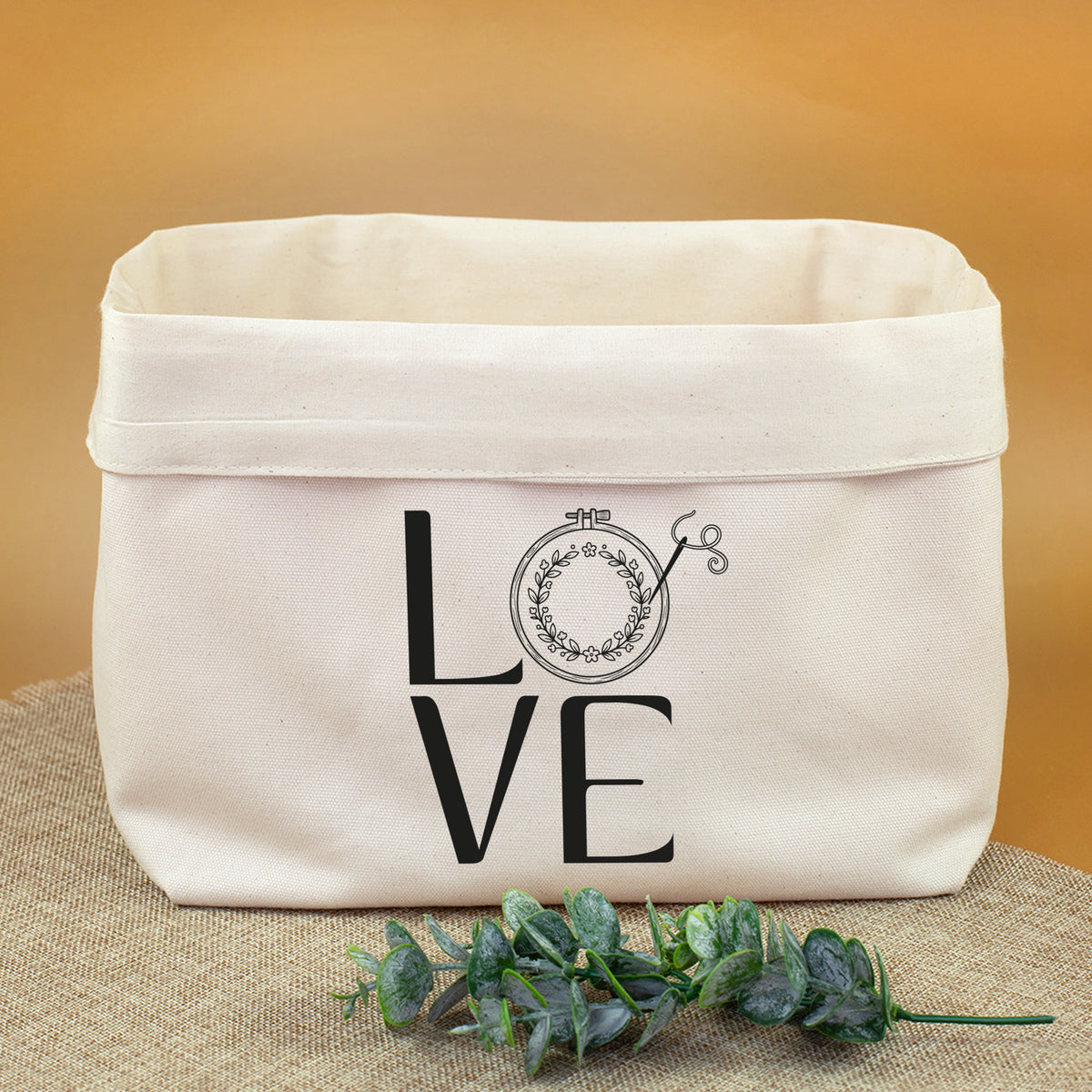 Stoffkorb für Handarbeitszubehör mit LOVE Schriftzug und Stickrahmen Motiv