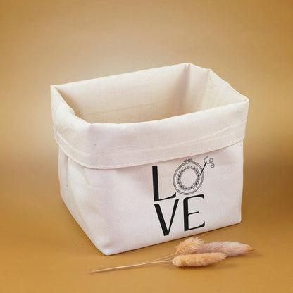 Handarbeitskorb aus Baumwolle mit LOVE Motiv und dekorativem Stickrahmen
