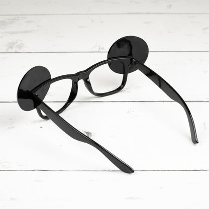 Rückansicht der Spaßbrille 18 im Verkehrszeichen-Look aus schwarzem Kunststoff