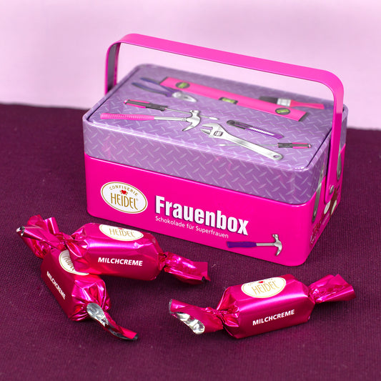 Frauenbox mit Schokolade in pinker Blechdose in Werkzeugkasten Form als Geschenk für Frauen