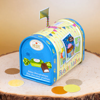 Rückansicht der Geburtstags Mailbox aus Blech mit buntem Birthday Motiv