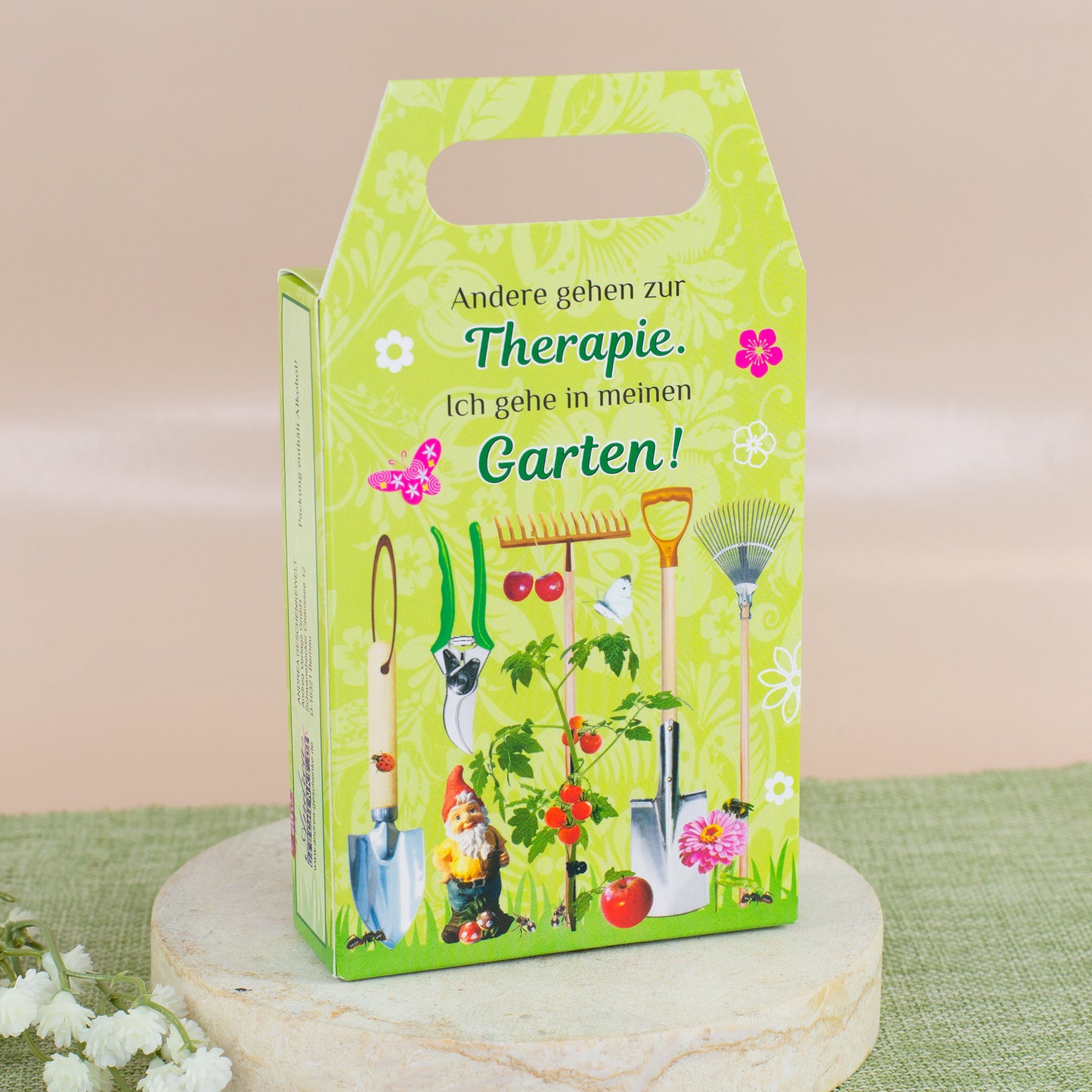 Rückseite der Geschenkbox „Gartenspaß“ mit Spruch und Gartenmotiv