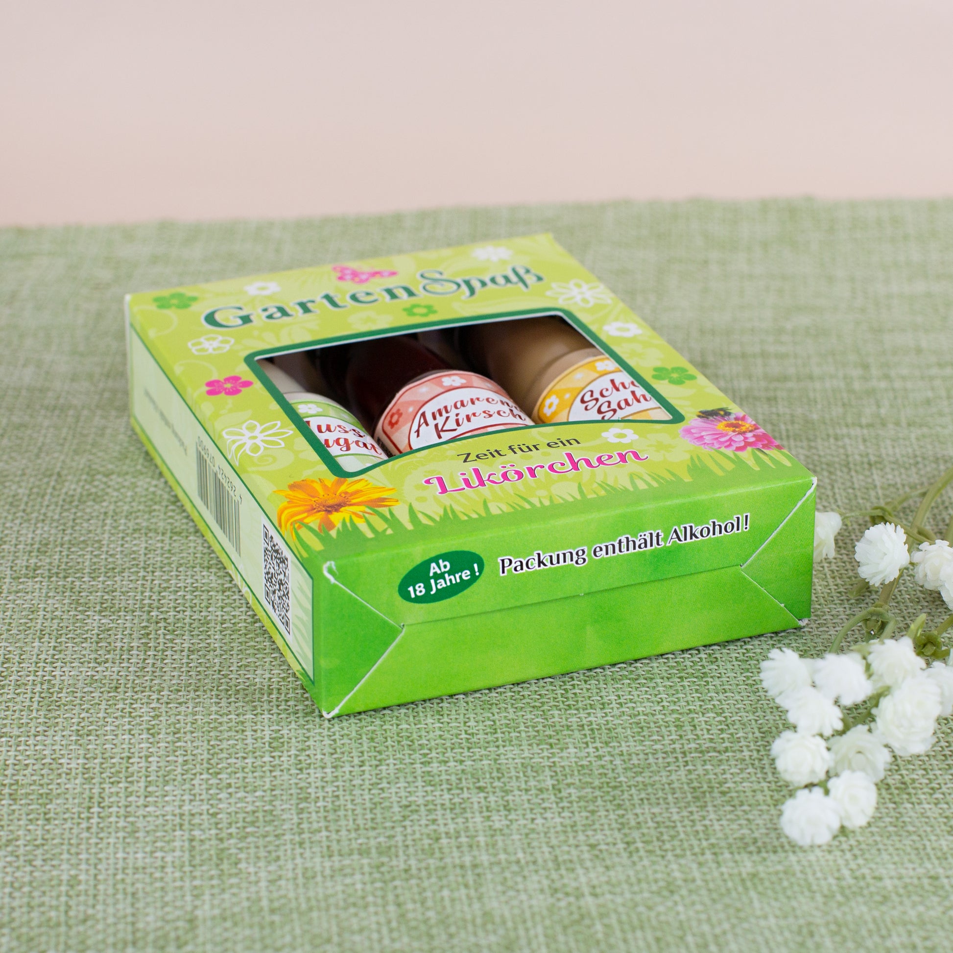 Likör Geschenkset „Gartenspaß“ in grüner Geschenkbox mit Sichtfenster auf Tischdeko