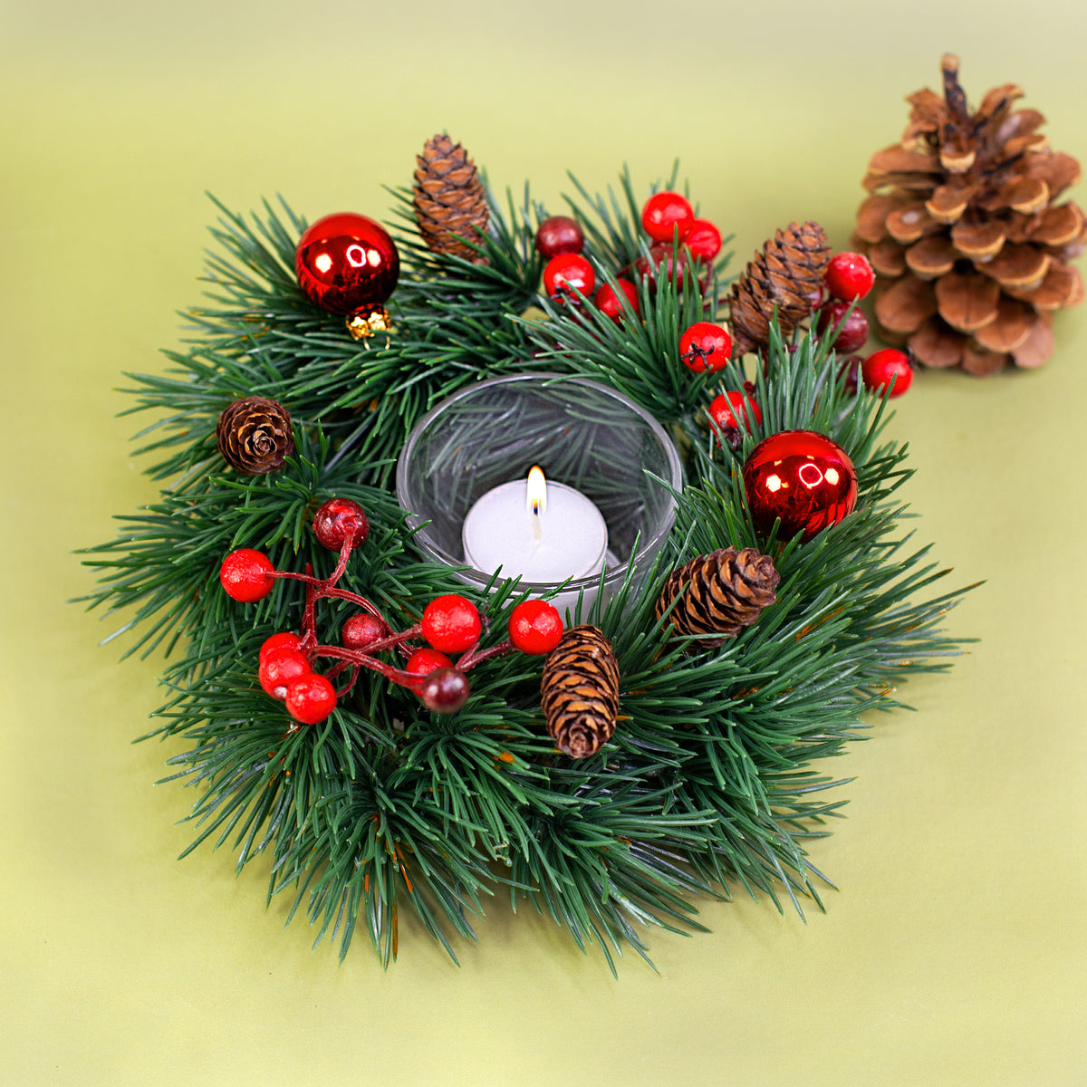 Kunst-Adventskranz aus Tannenzweigen in zwei Größen zur Weihnachtszeit –