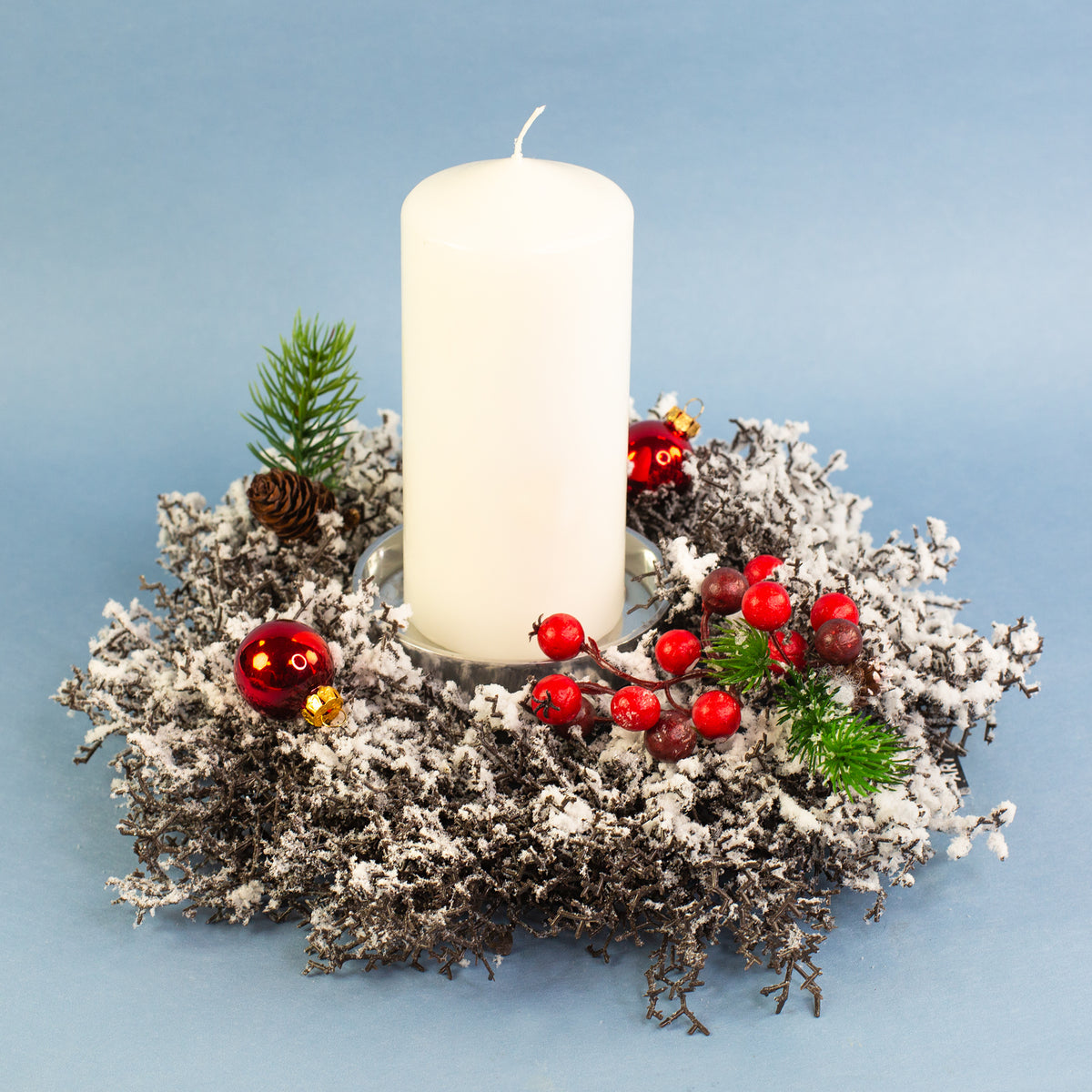 Winterlicher Adventskranz aus Schneezweigen in zwei Größen –