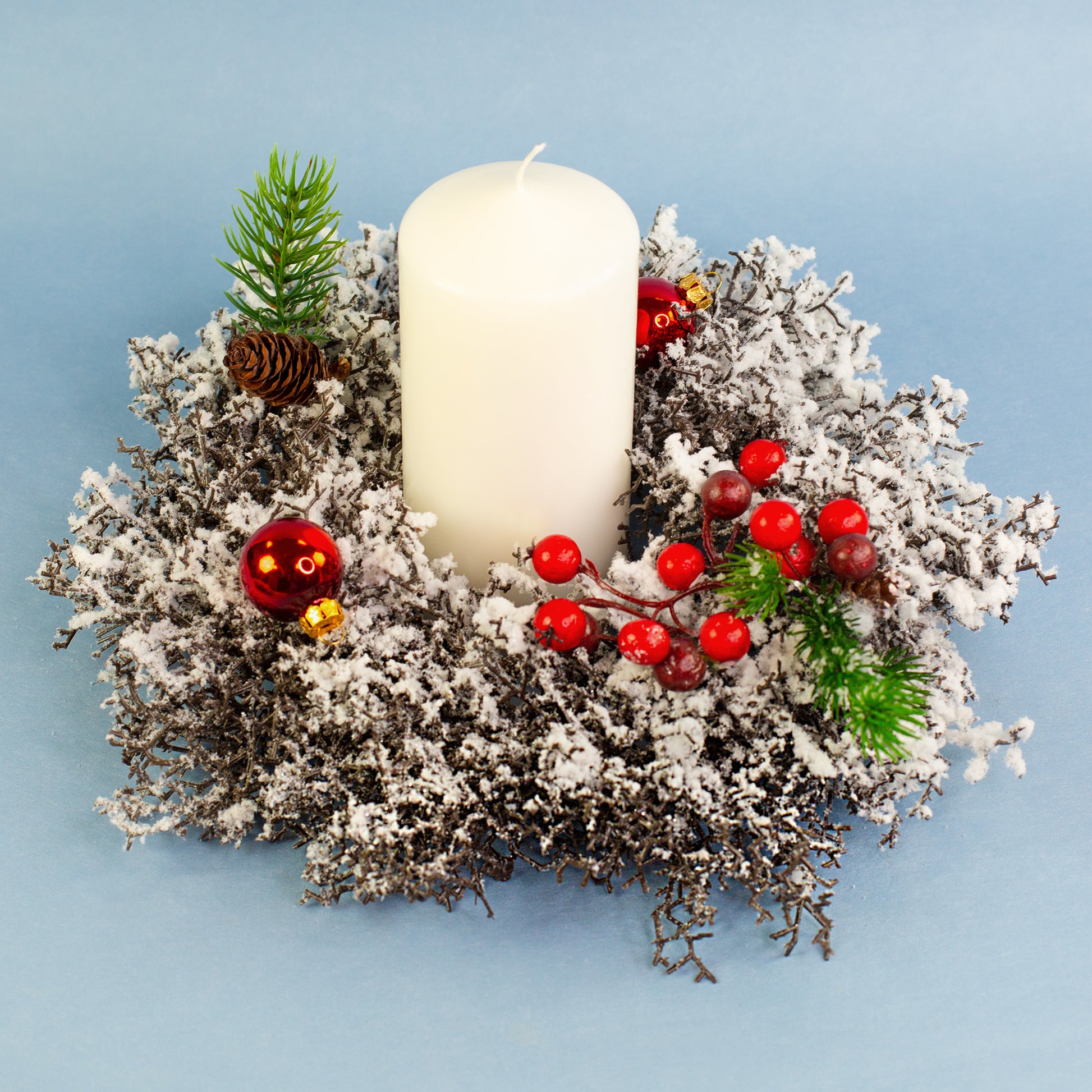 Winterlicher Adventskranz aus Schneezweigen in zwei Größen –