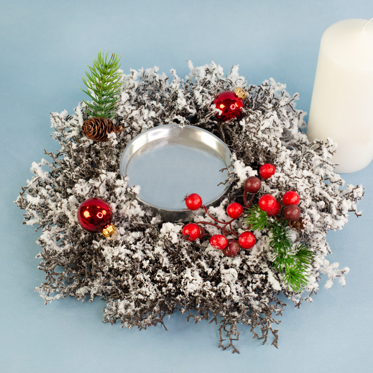 Winterlicher Adventskranz aus Schneezweigen in zwei Größen –