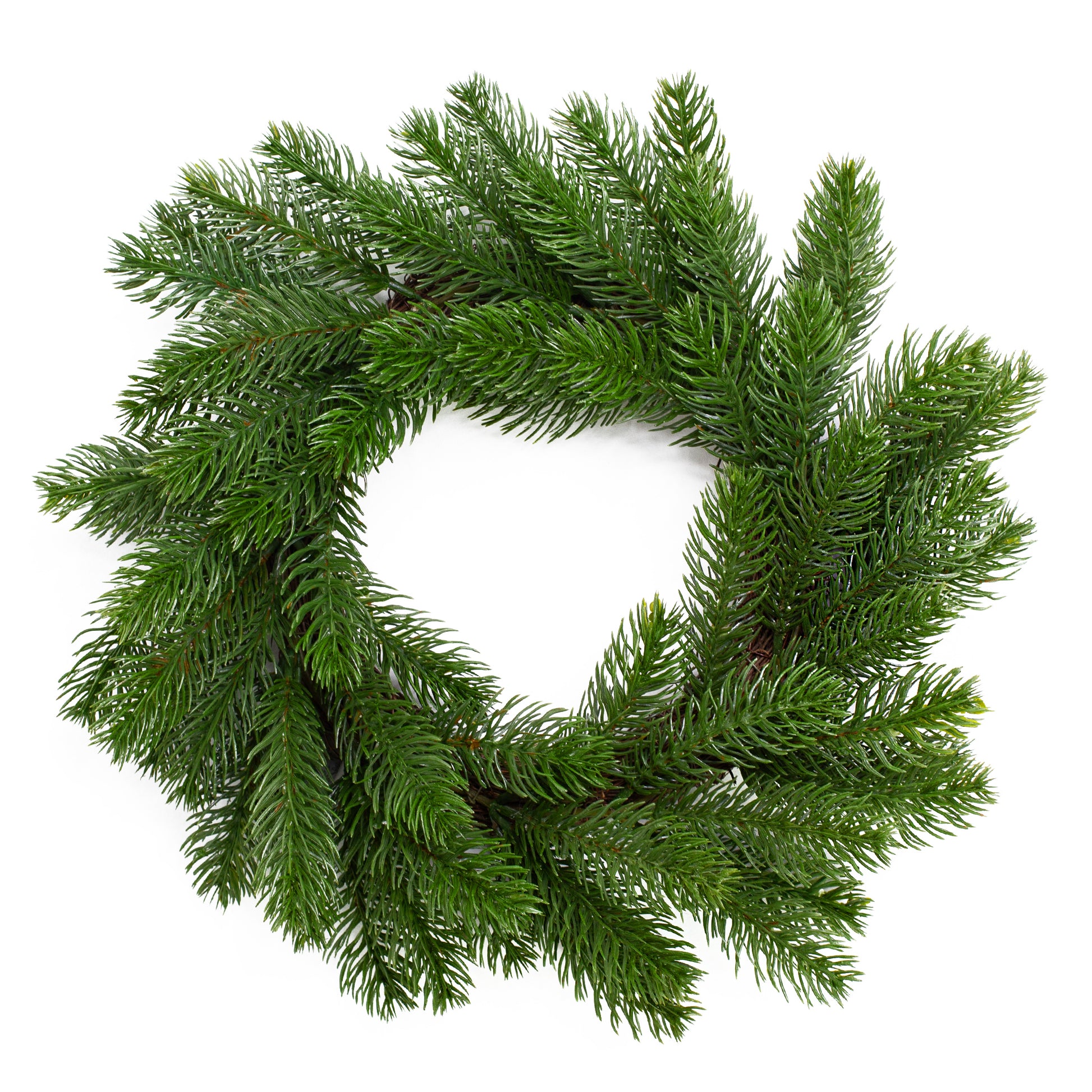 Kunst-Tannenkranz Ø 35 cm auf weißem Hintergrund – klassische Weihnachtsdekoration