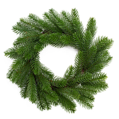 Kunst-Tannenkranz Ø 35 cm auf weißem Hintergrund – klassische Weihnachtsdekoration