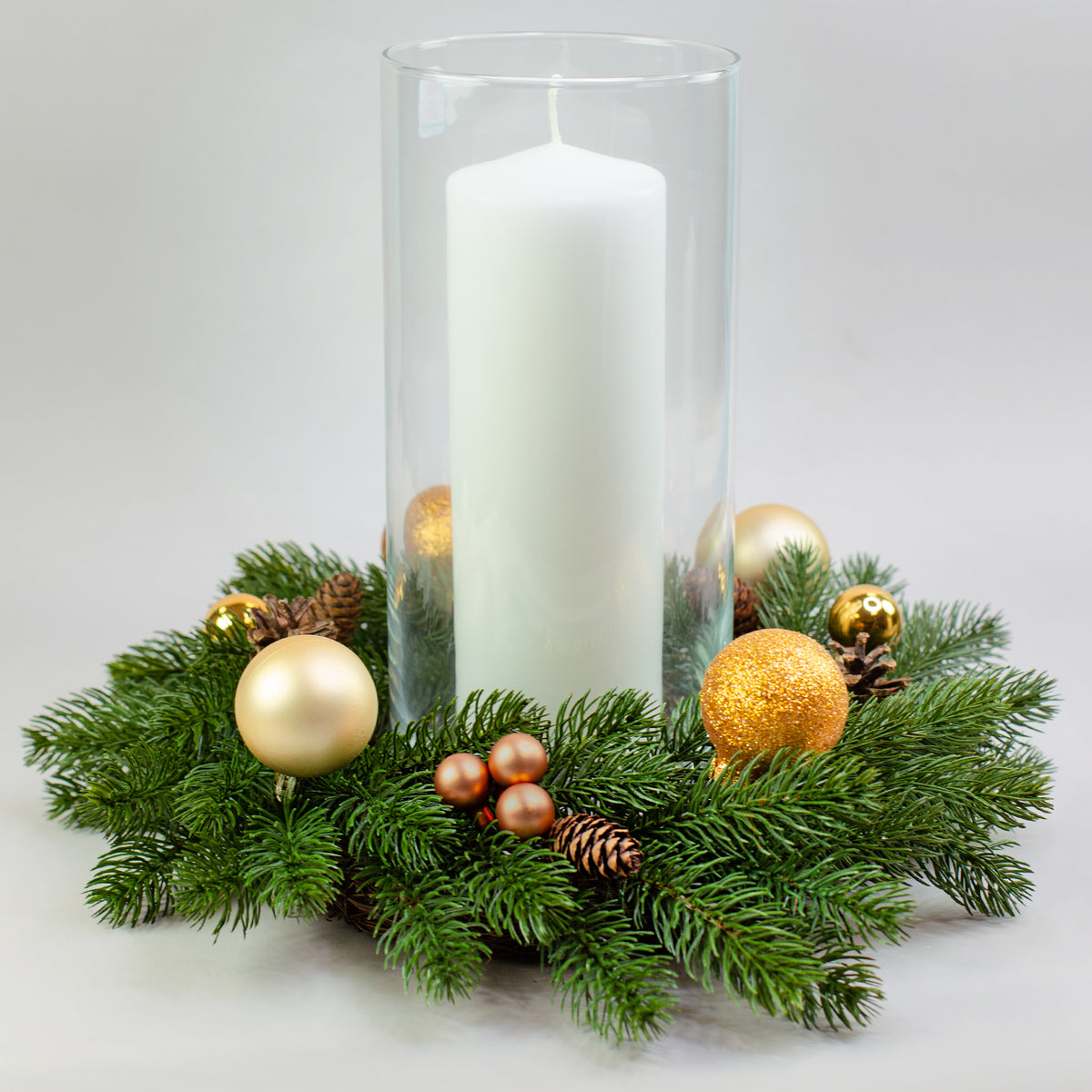 Kunst-Adventskranz aus Tannenzweigen in zwei Größen zur Weihnachtszeit –