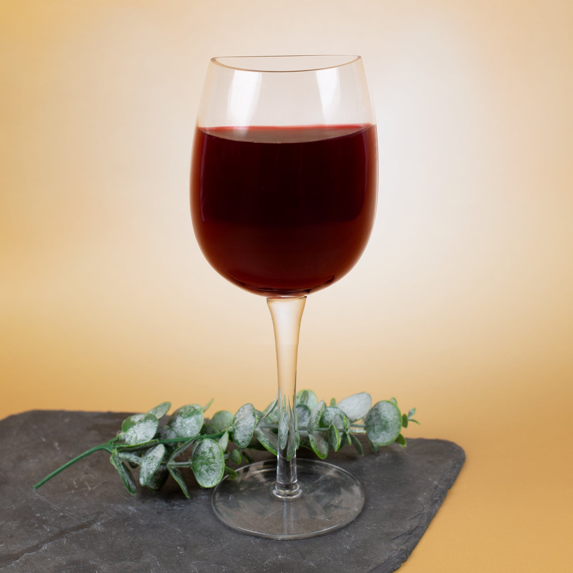 Originelles halbes Weinglas als Spaßgeschenk, stehendes Glas mit ungewöhnlicher Oberkante, ideal für Rotwein oder Weißwein