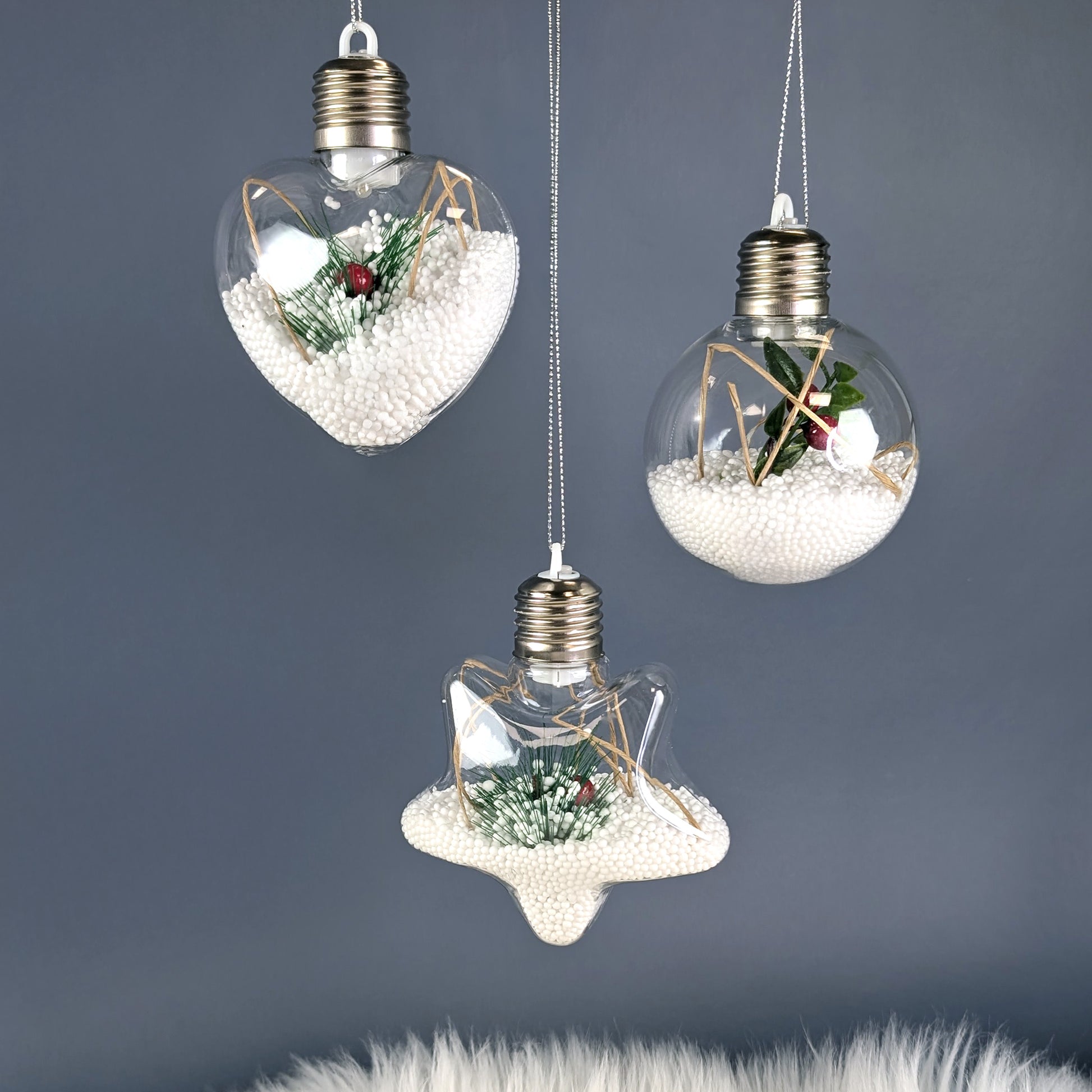 LED Weihnachtskugeln mit Schnee und Zweig in 3 Formen –