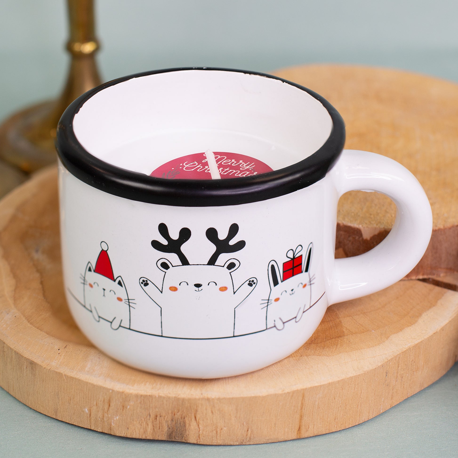 Weiße Dolomitetasse mit Tiermotiv – Katze, Rentier und Hase mit Geschenk
