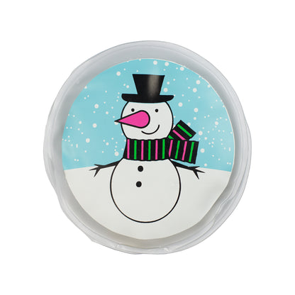 Freigestellter Schneemann-Handwärmer auf weißem Hintergrund