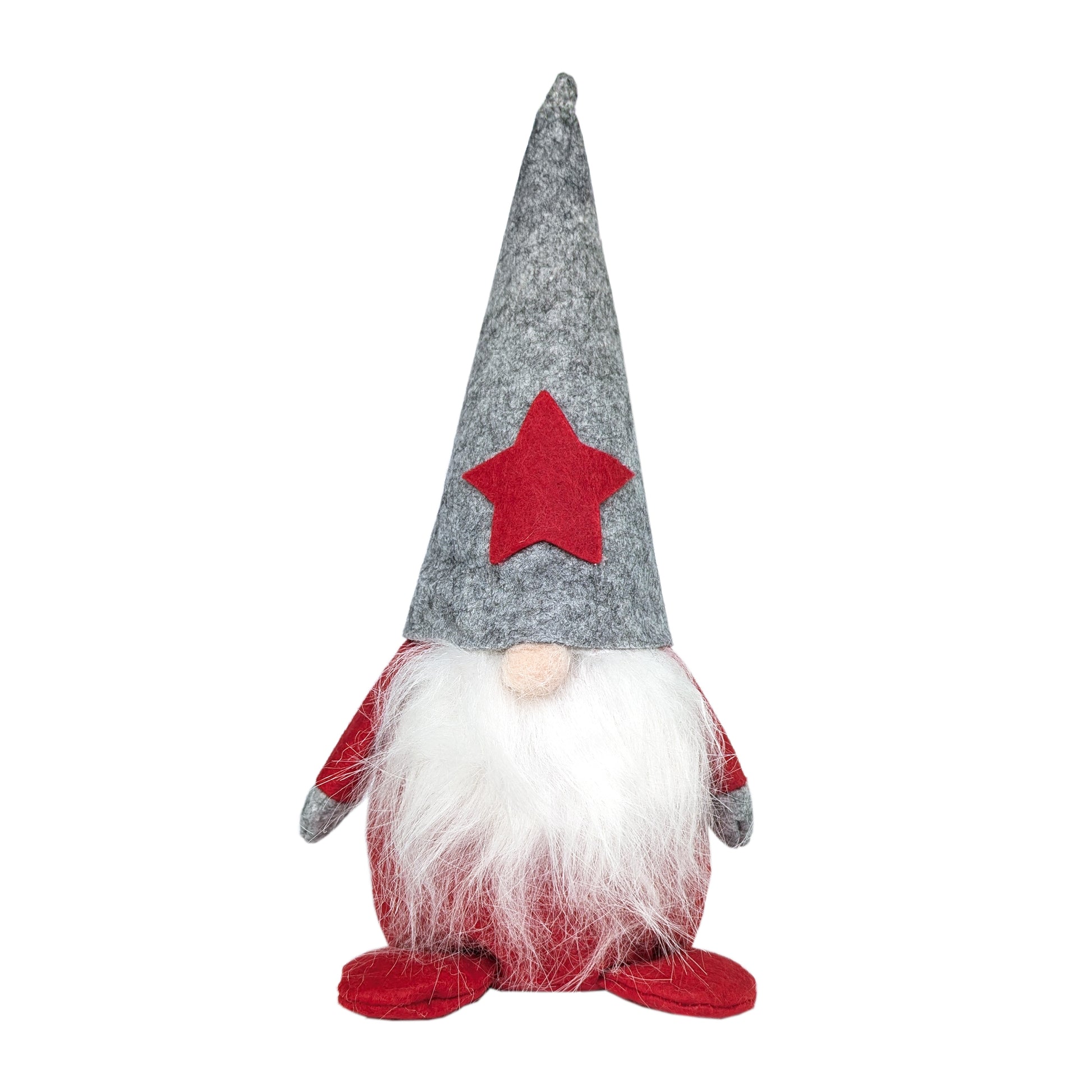 Weihnachtswichtel mit grauer Filzmütze und rotem Stern freigestellt auf weißem Hintergrund