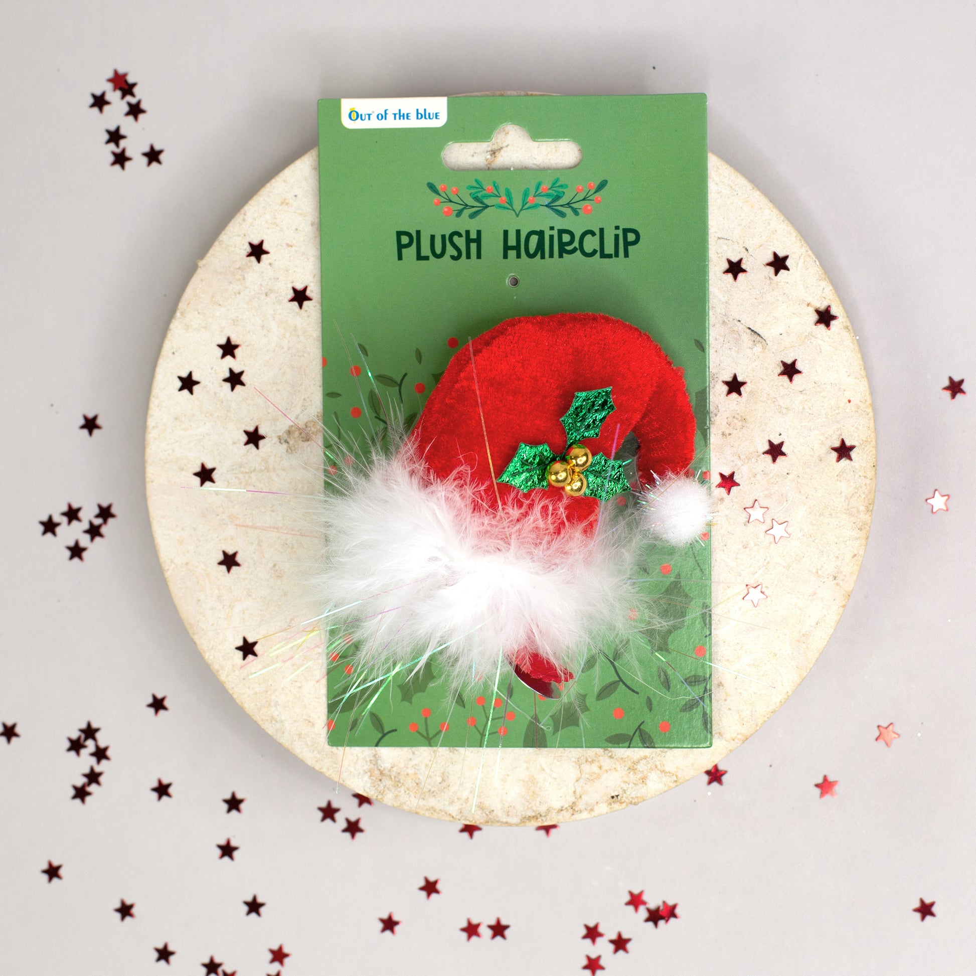 Plüsch-Haarclip mit Weihnachtsmütze auf grüner Karte mit Aufschrift „Plush Hairclip“, dekoriert mit roten Sternen.