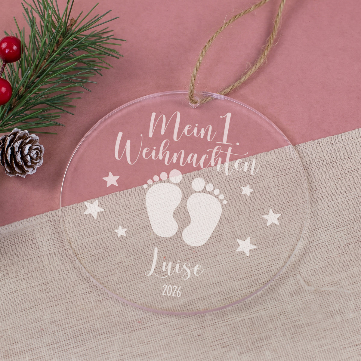 Personalisierter Weihnachtsbaumanhänger aus Acryl „Mein 1. Weihnachten“ mit Name und Babyfüßen