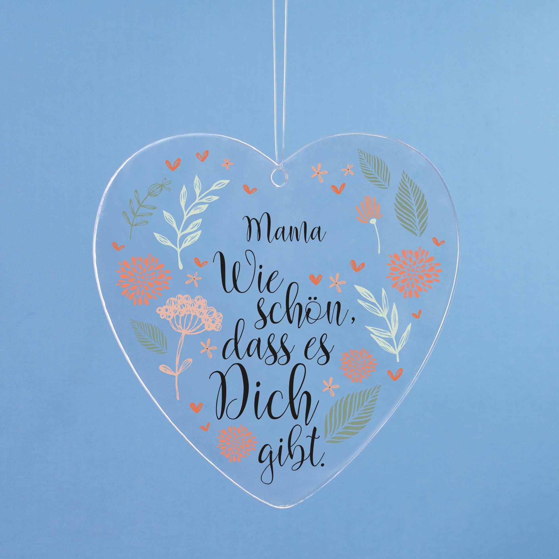Acryl Herz Anhänger mit Blumenmotiv und Name Mama vor blauem Hintergrund