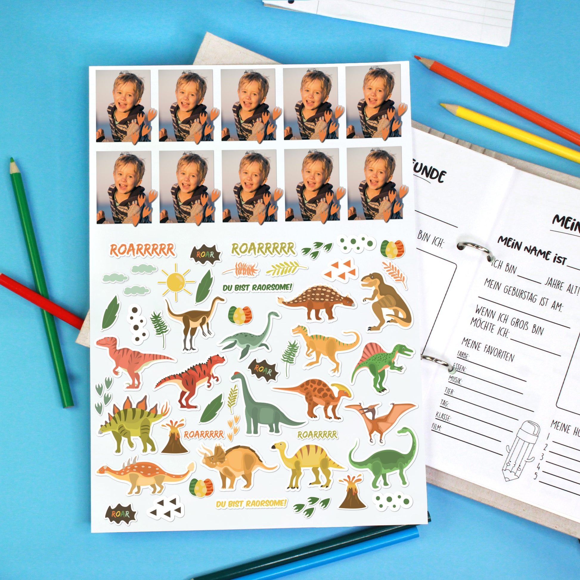 Dino-Sticker und persönliche Foto-Aufkleber für das Freundebuch für Schule oder Kindergarten