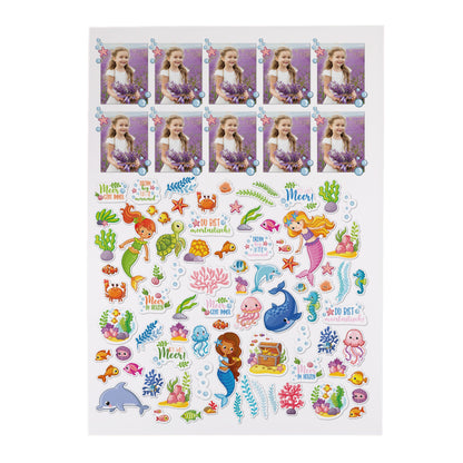 Stickerbogen mit Meerjungfrauen, Meerestieren und Fotoaufklebern, weißer Hintergrund