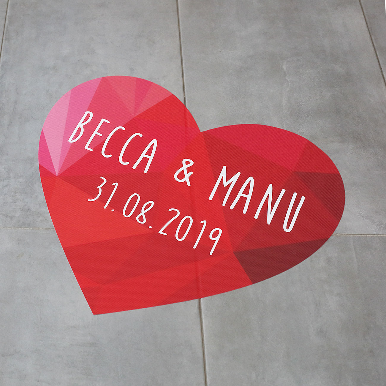 XL Fußbodenaufkleber 60x54cm zur Hochzeit mit Polygonherz, Namen und Datum