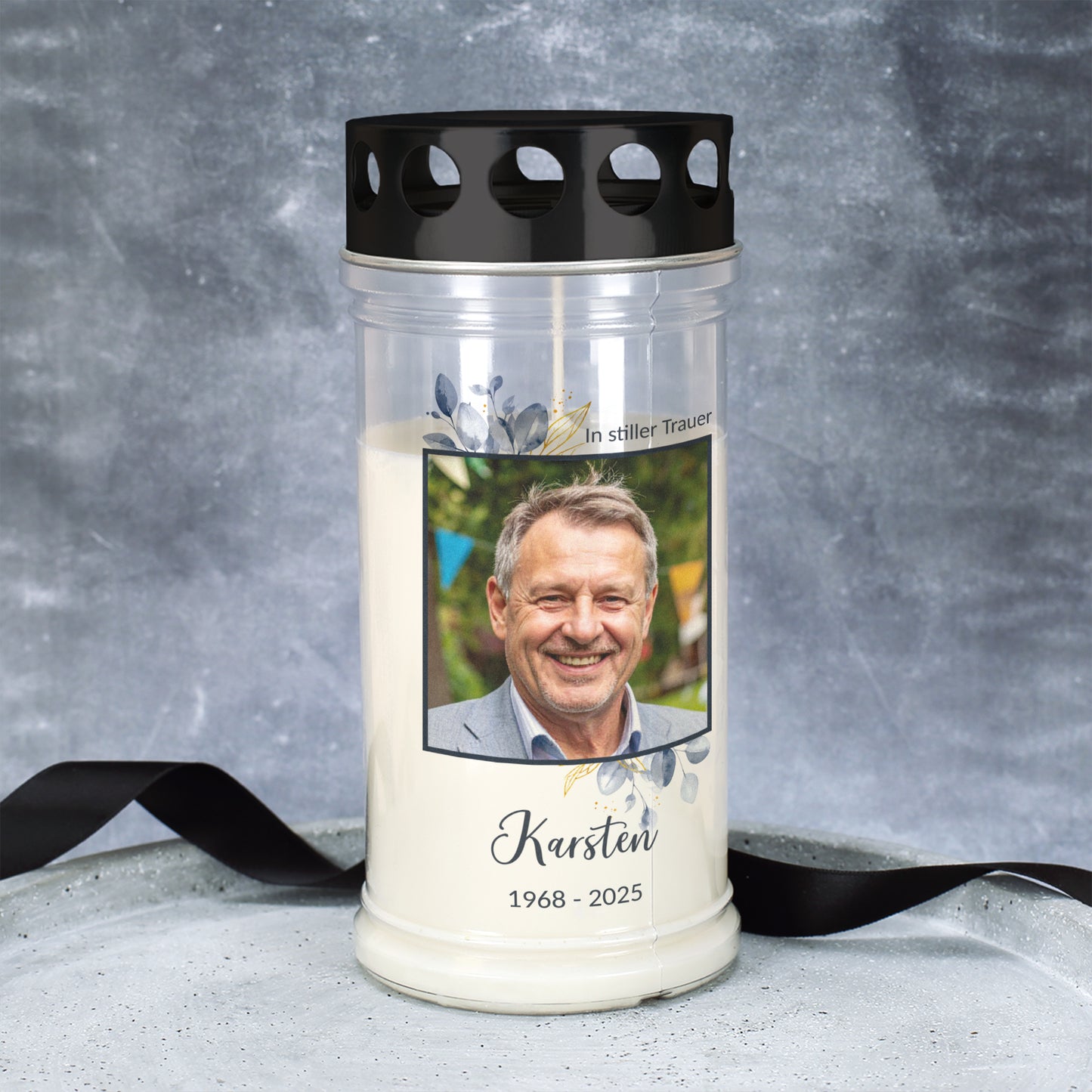 Personalisiertes Grablicht mit Foto, Name und Datum im Blätter-Motiv