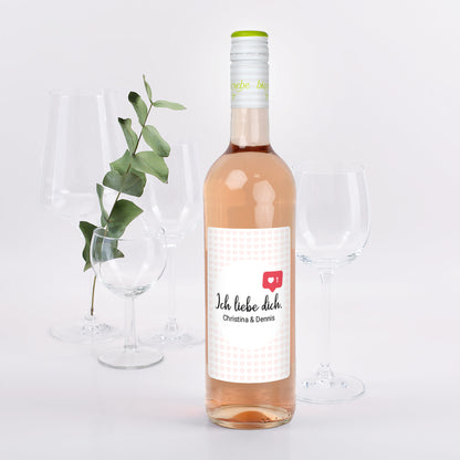 Roséweinflasche mit Aufdruck ‚Ich liebe dich. Christina & Dennis‘, Herz-Like-Symbol, Biorebe Lieblingswein.