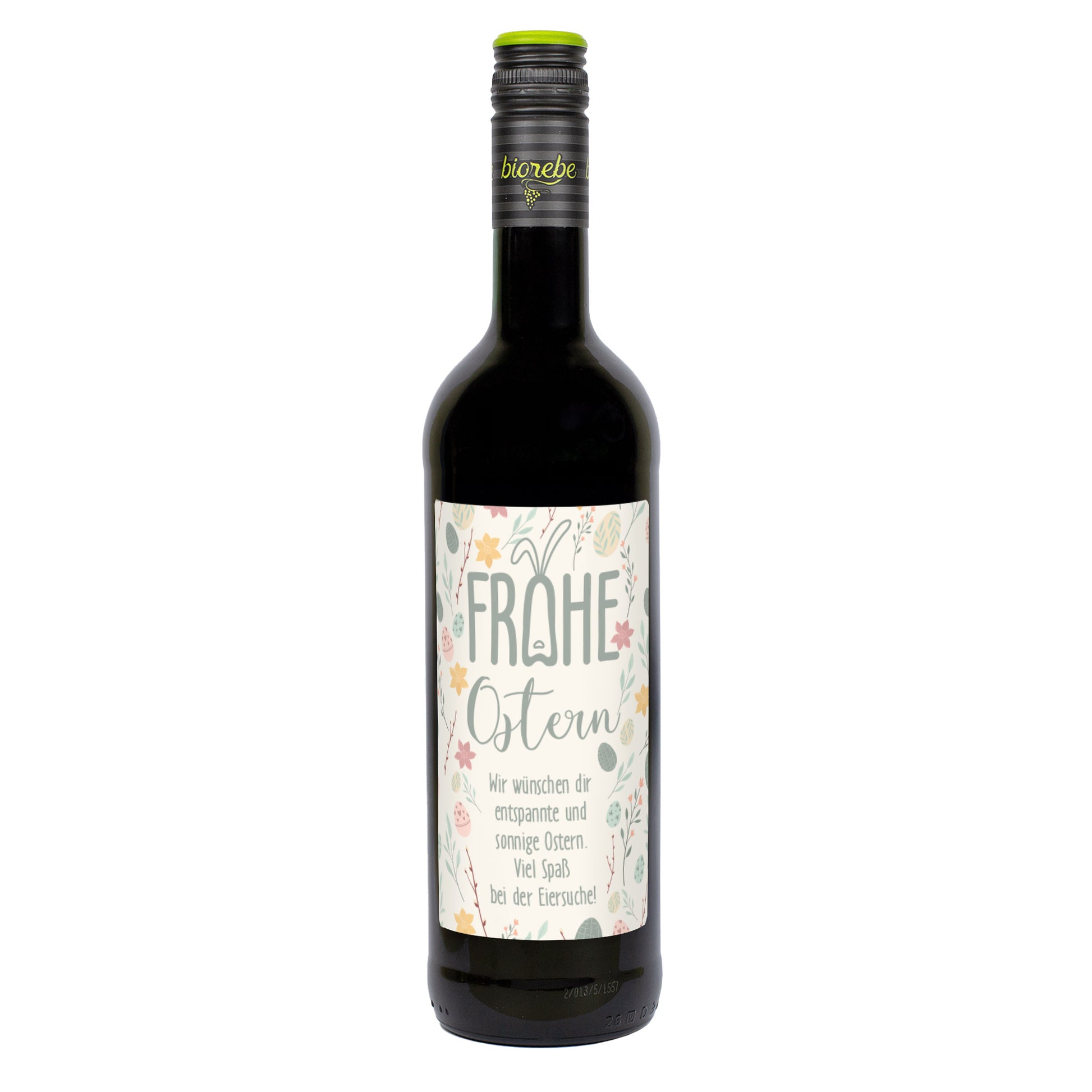 Einzelne Rotweinflasche mit Osteretikett „Frohe Ostern“ auf weißem Hintergrund