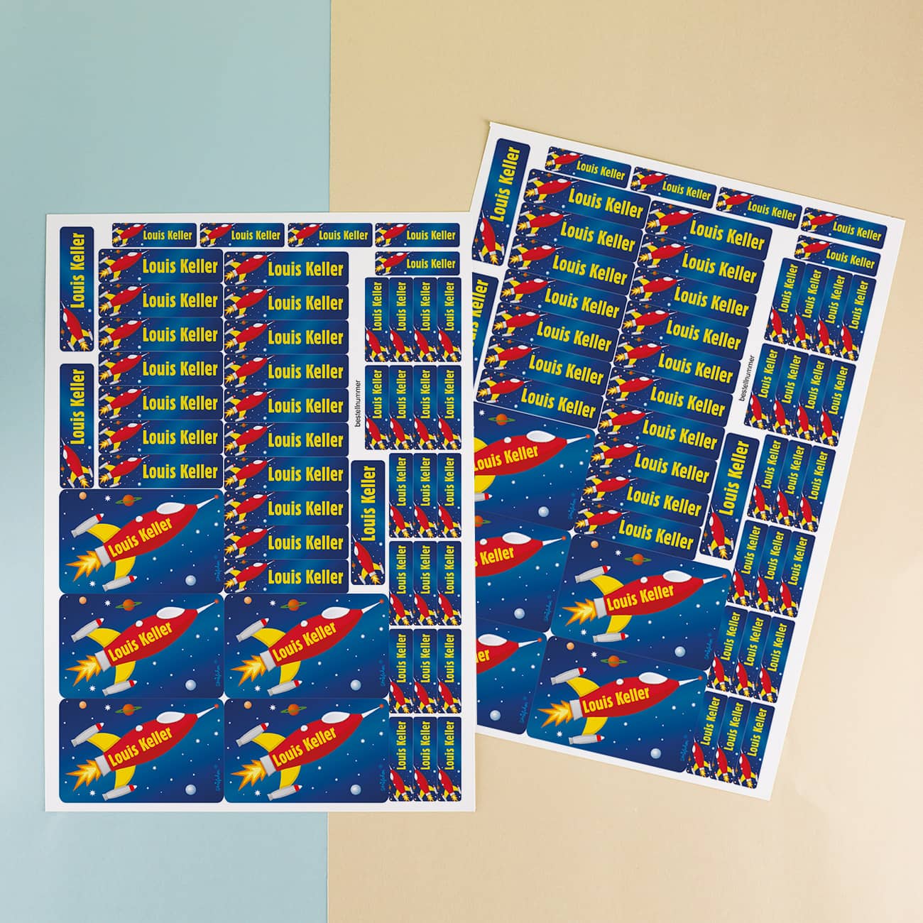 Namensaufkleber mit Rakete im Set