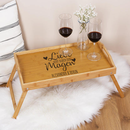 Liebe geht durch den Magen - Bambustisch mit Namensgravur