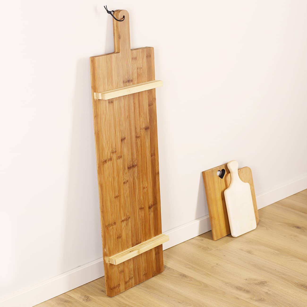 Holzbrett 1 Meter lang mit Griff und Holzfüßen